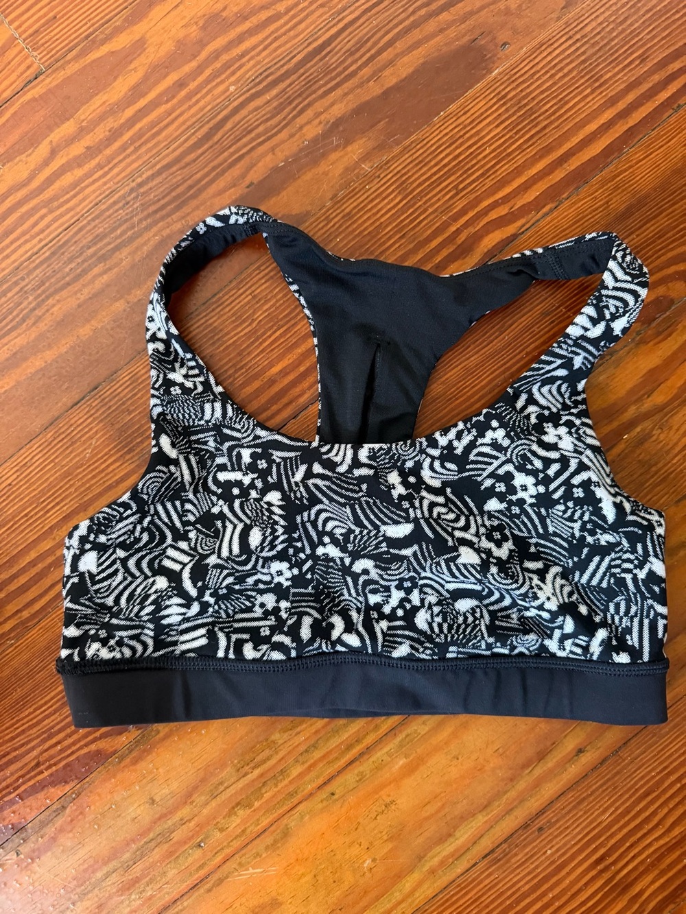 Lululemon Invigorate Bra *SW
Seawheeze - WBCO / BLK size 6